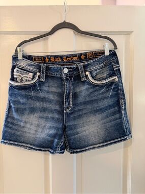 Rock Revival “Nixie” Denim Shorts ✨ Size 32 Short — NWOT!